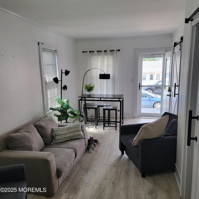 Foto del edificio - 1806 Fernwood Rd