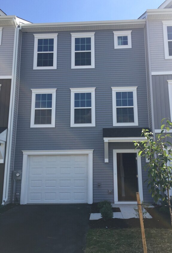 Foto principal - 76 Furlong Way