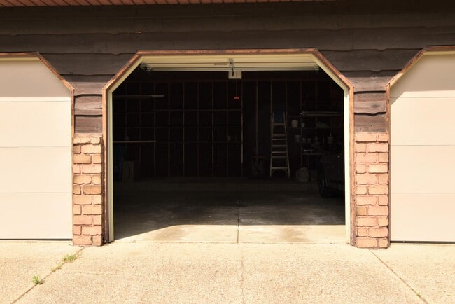 Building Photo - 1155 N Hampton Dr NE