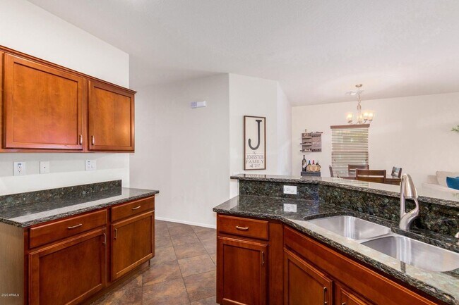 Foto del edificio - Gorgeous 3bed/2bath single level home in North Peoria!! Best Schools !!