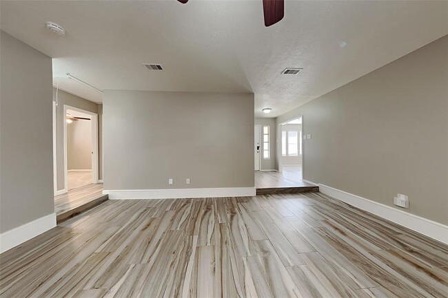 Foto del edificio - 64 W Timberspire Ct