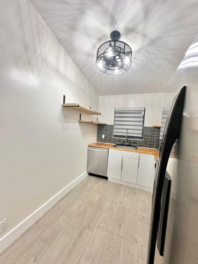 Foto del edificio - 3000 Norwood Pl