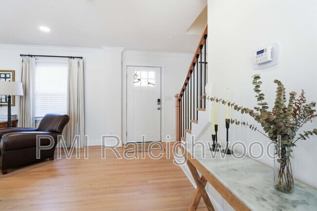 Foto del edificio - 322 E Millbrook Rd