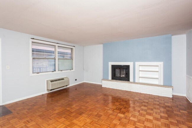 Building Photo - 1 bedroom in Chicago IL 60610