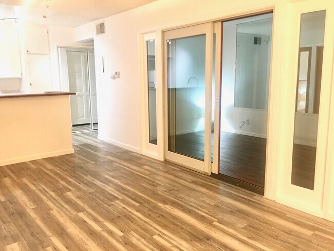 Foto del edificio - title - Beautiful 1 Bed/1 Bath Condo Apart...