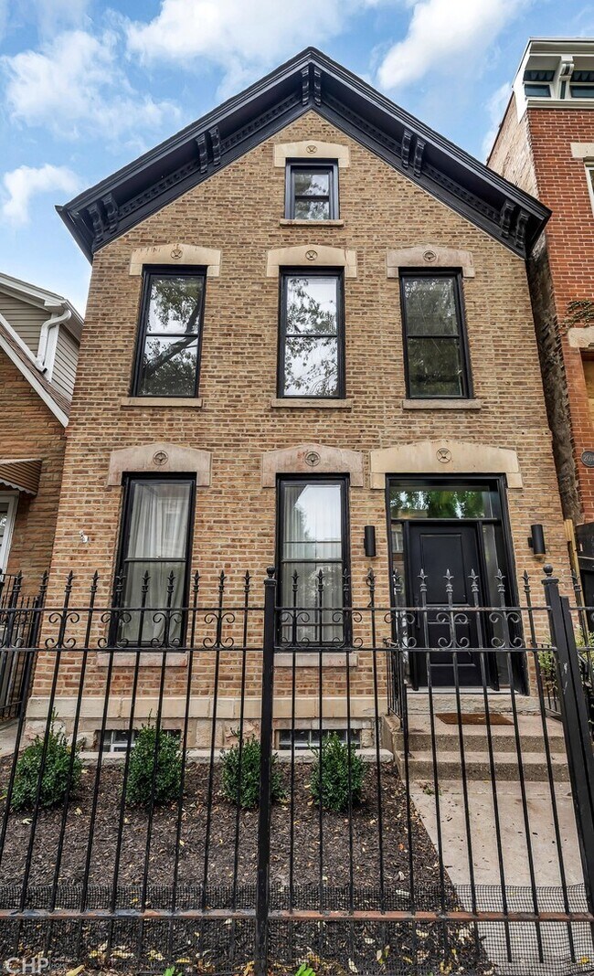 Building Photo - 2014 N Oakley Ave