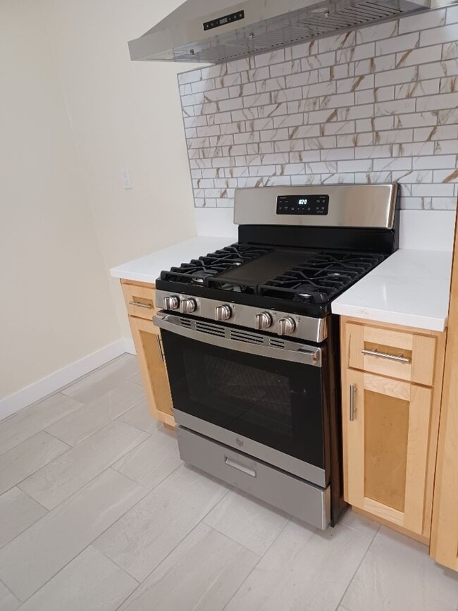 Building Photo - BELLA APARTMENTS: Beautiful 1 Bed - 1 Bath