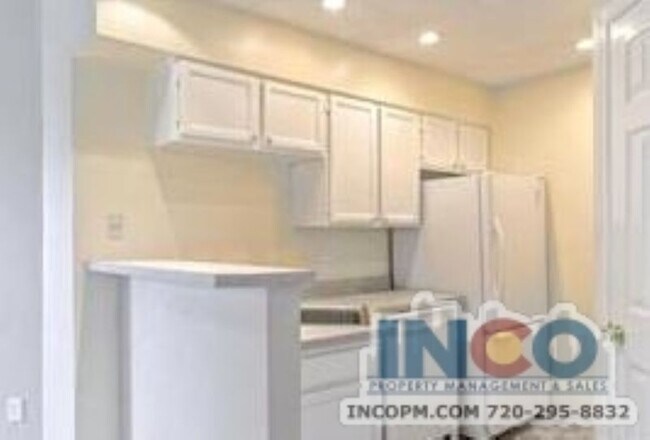 Building Photo - Awesome Light and Bright 2 bed 1 bath cond...