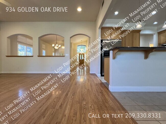 Foto del edificio - 934 Golden Oak Dr