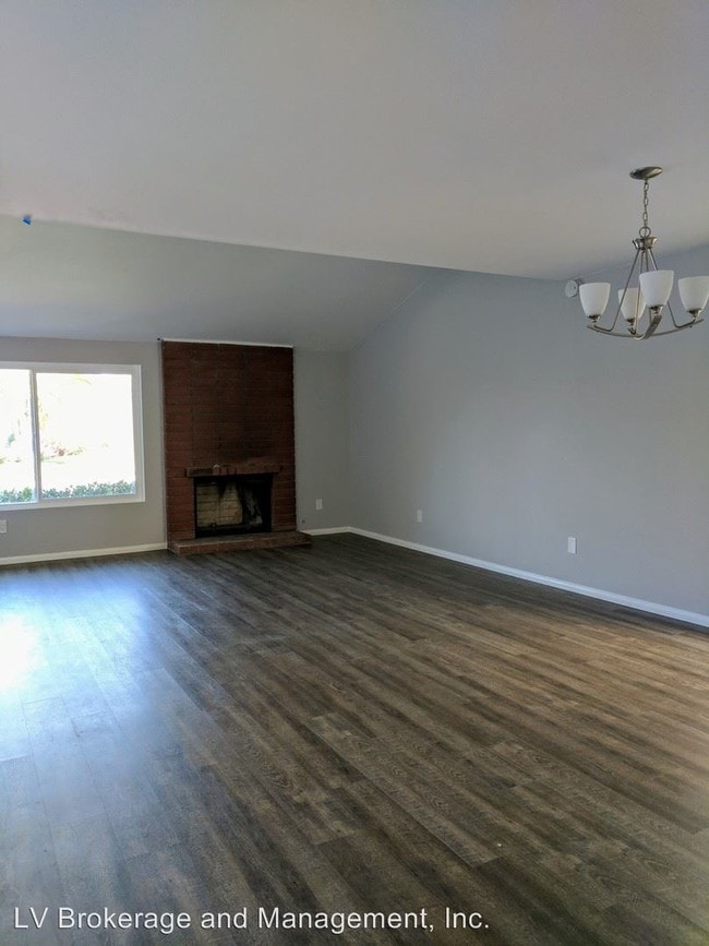 Building Photo - 7100 Island Village Dr