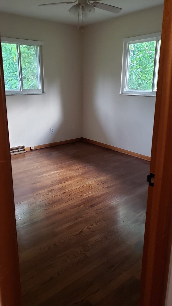 Building Photo - 3483 Wenwood Dr