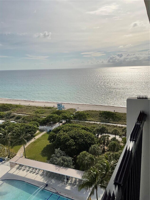 Primary Photo - 9273 Collins Ave