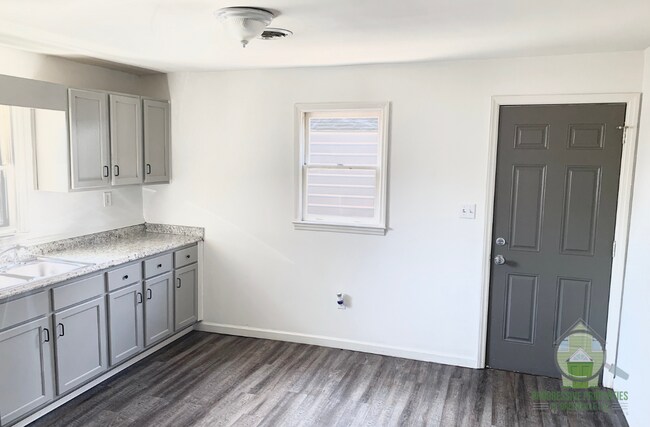 Building Photo - 205 Blackwood St