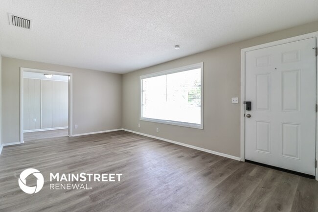 Building Photo - 3914 Deleuil Ave