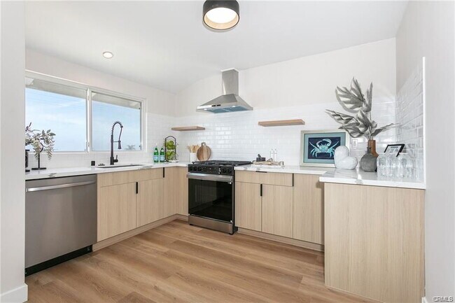 Foto del edificio - 2145 McRae Dr