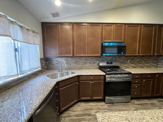 Building Photo - 3736 Eclipse Dr