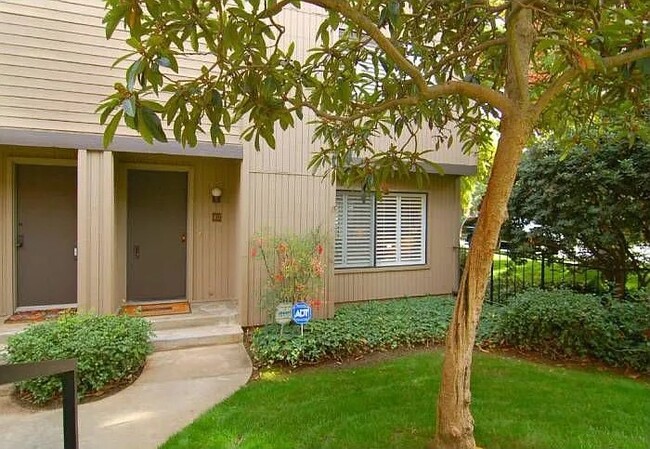 Foto del edificio - 407 W Walnut St