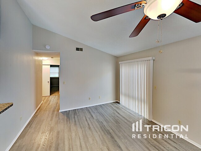 Foto del edificio - 8306 Riverboat Dr