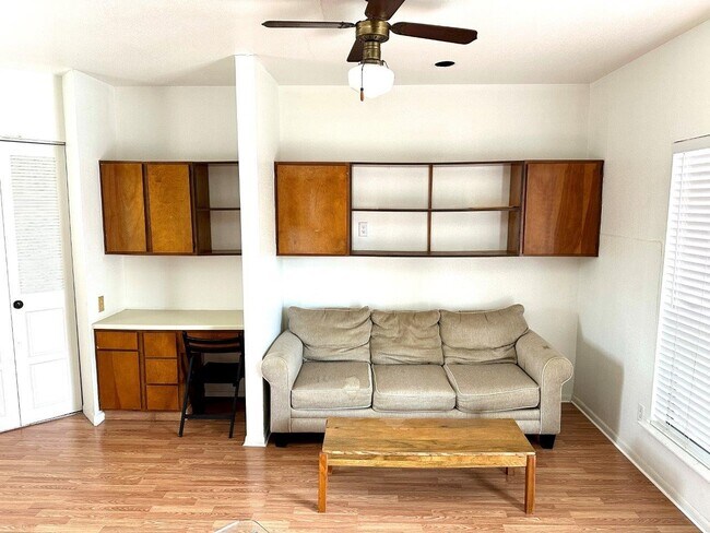 Foto del edificio - 7901 Cambridge St