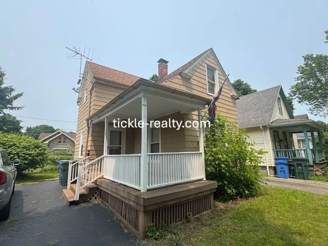 Primary Photo - Cute Cottage in the Swillburg Neighborhood