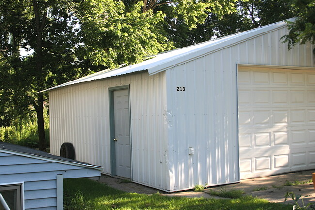 Detached Garage - 213 Mound Ave