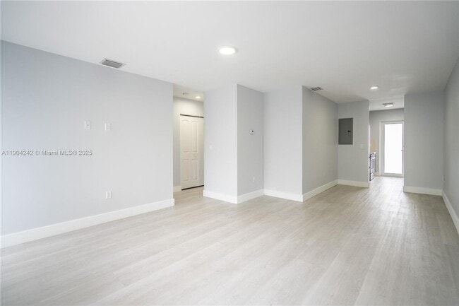 Building Photo - 1850 S Treasure Dr