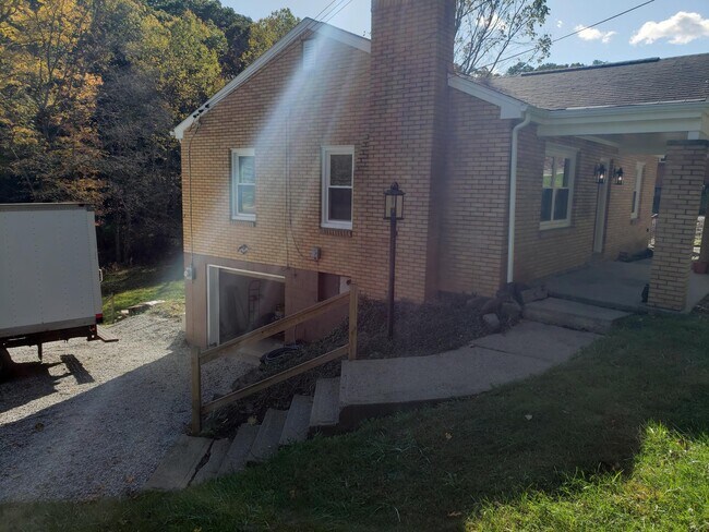 Building Photo - 1150 Chapel Rd
