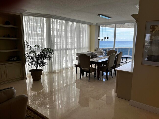 Foto del edificio - 3200 N Ocean Blvd