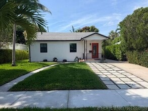 Building Photo - 211 Princeton Dr