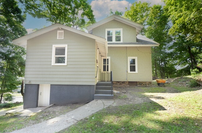 Building Photo - 267 Belmont St