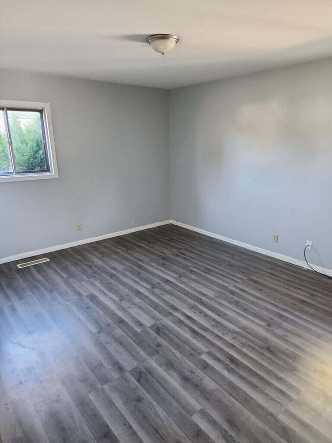 Building Photo - 7362 Sabre Ave