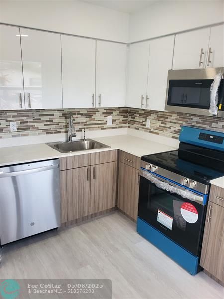 Foto del edificio - 3951 SW 51st St