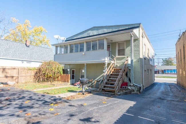 Building Photo - 72 Northfield Rd