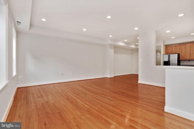 Building Photo - 406 M St NW