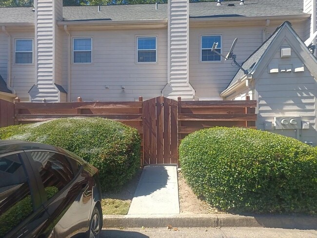 Building Photo - 595 Wedgewood Dr