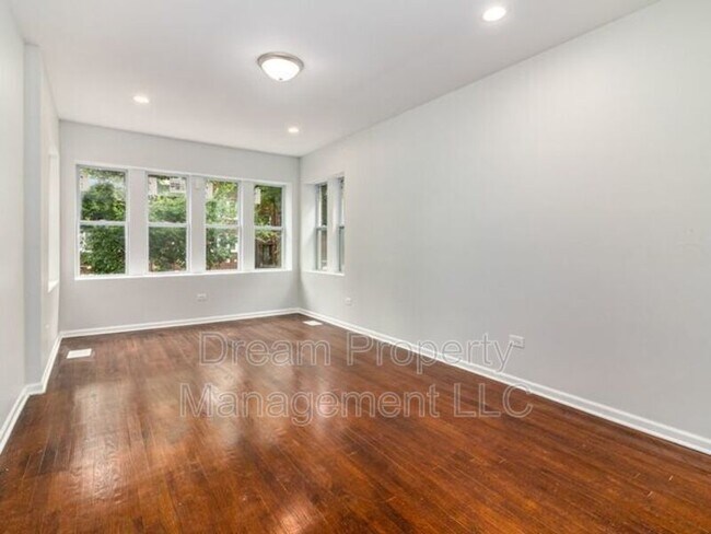 Foto del edificio - 6406 S Maplewood Ave
