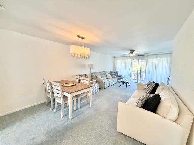 Building Photo - ** SOUTH NAPLES ** 2 BED / 2 BATH - CONDO - GREAT LOCATION! - ANNUAL RENTAL