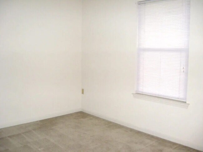 Foto del edificio - 1334 Martin Ave