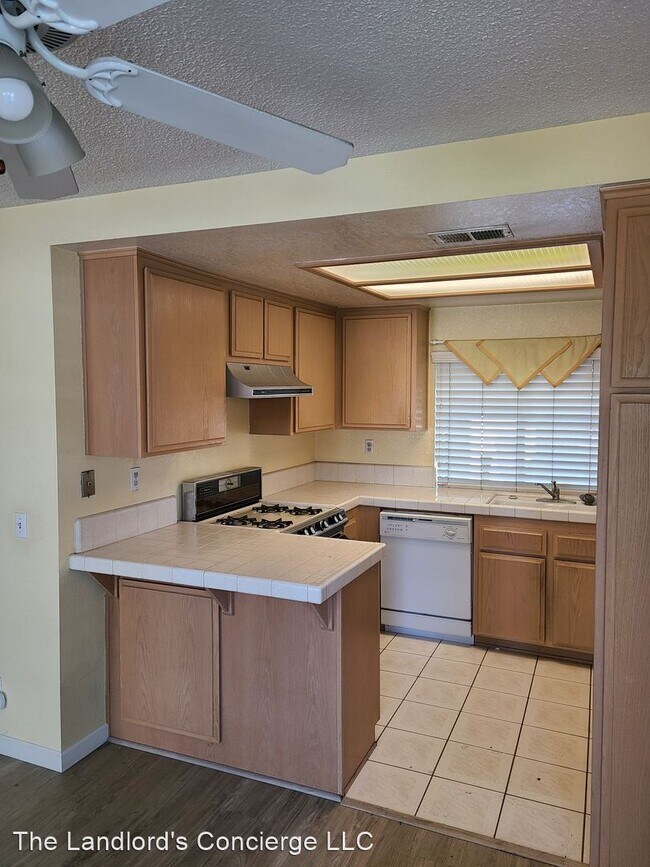 Building Photo - 2 br, 2.5 bath House - 1642 Privet Ct #D