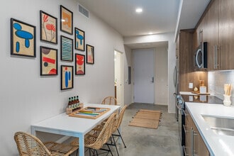 1BR, 1 BA - 643SF - 4th and J