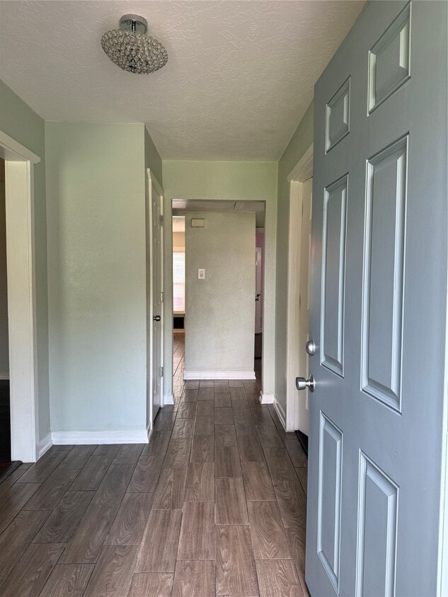 Foto principal - 7425 Cook Rd