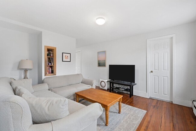 Foto del edificio - 526-528 Medford St