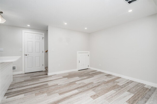 Building Photo - Pelican Bay Townhome for Rent!