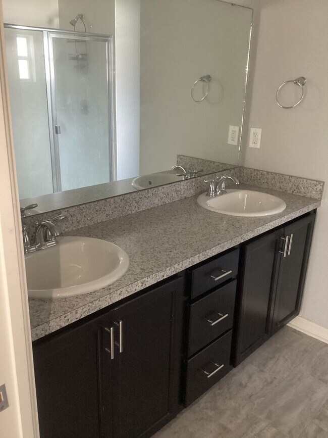 Building Photo - Four Bedroom Three bathrooms - South Lakeland