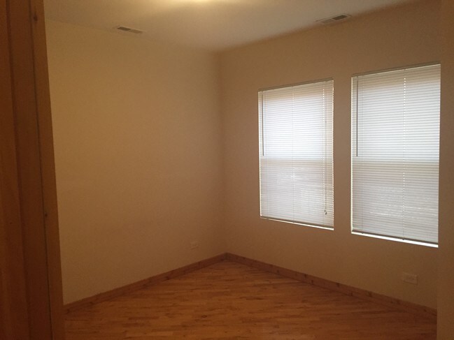 Building Photo - 5126 S Kimbark Ave