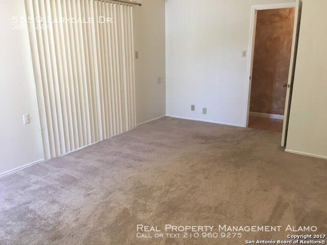 Building Photo - Spacious One Story Home