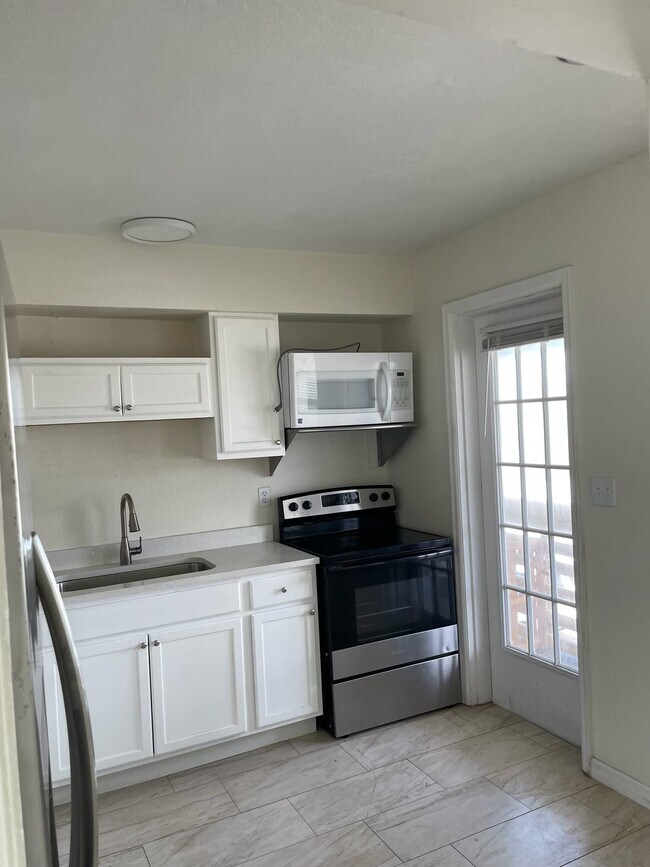 Building Photo - 600 Riverview Blvd