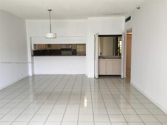 Building Photo - 251 Crandon Blvd
