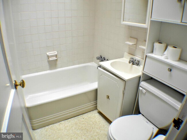 Foto del edificio - 630 Park Ln