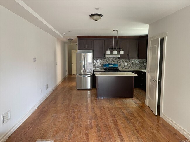 Building Photo - 42-15-42214 214th Pl